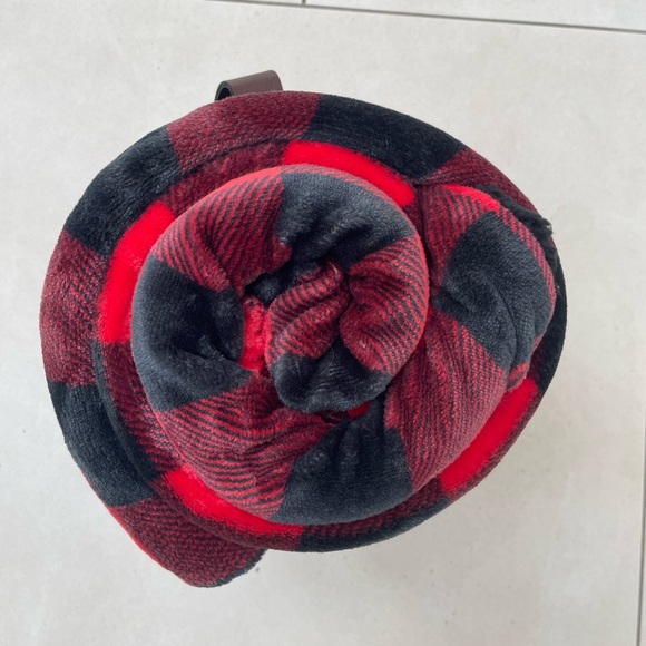 Sherpa/Fleece Throw Blanket, black red plaid - Picture 5 of 5